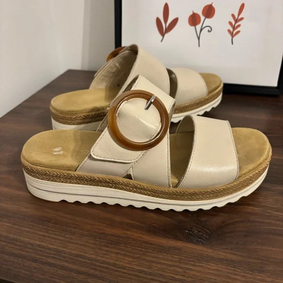 Remonte Jocelyn Slide in Copper - Picture 2 of 10